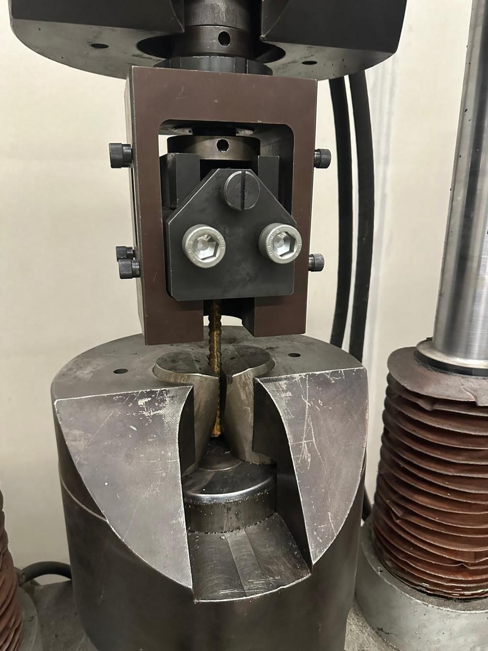 Машина для испытаний на растяжение ИР 6055-500-0